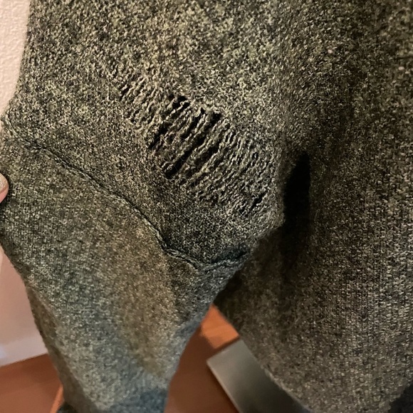 New without tag ! Distressed top - Picture 4 of 6